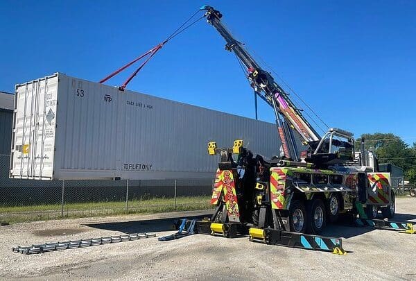 Semi Towing Specialists. Nashville, TN & Beyond. 70-Ton Rotators